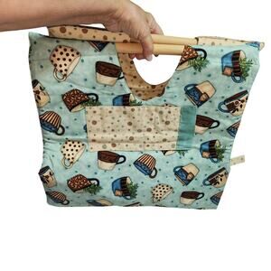 HANDMADE FARMHOUSE STYLE CASSAROLE CARRIER WITH WOOD HANDLES